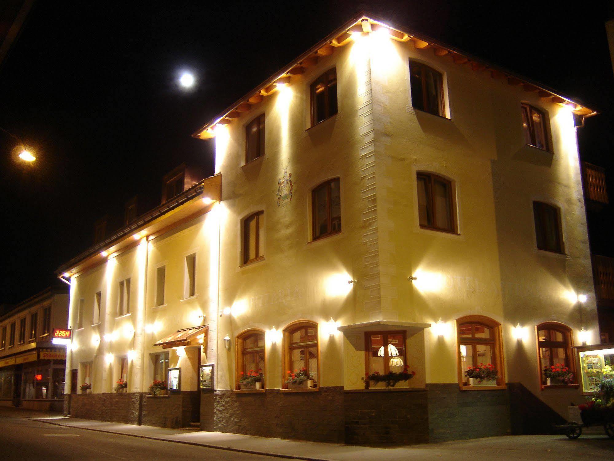 Hotel Astras Скуоль Экстерьер фото